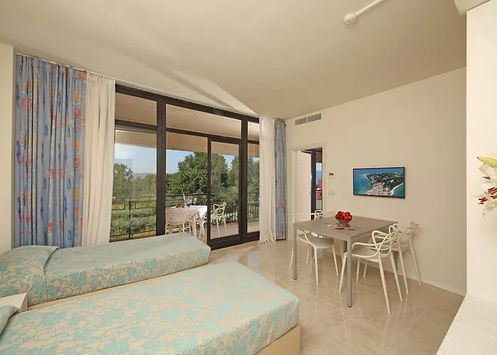 Hotel Holiday